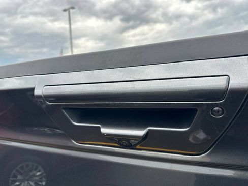 Used 2019 Ford F150 Lariat w/ Equipment Group 502A Luxury AWD/4WD image 8