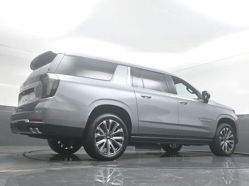 New 2026 Chevrolet Suburban High Country image 12
