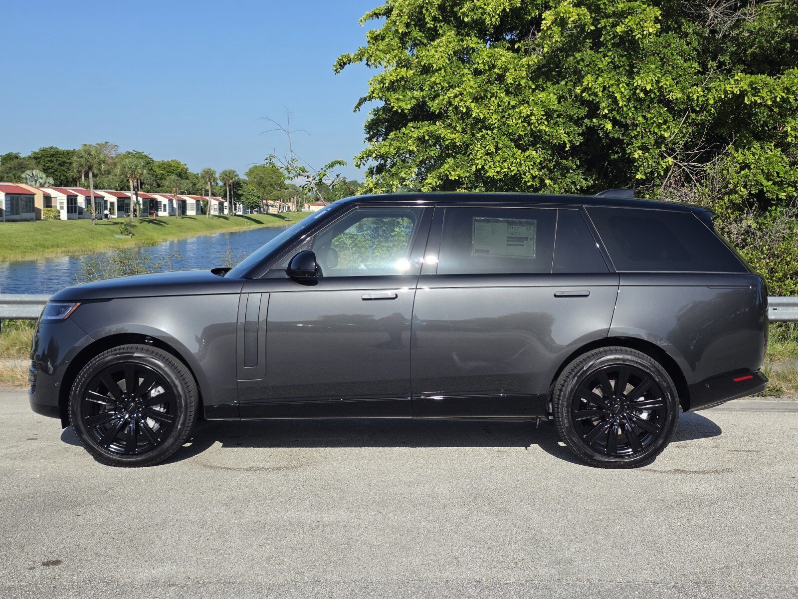 New 2026 Land Rover Range Rover Long Wheelbase SE AWD/4WD image 7