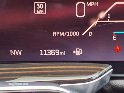 Used 2025 Cadillac Escalade ESV Premium Luxury RWD image 40
