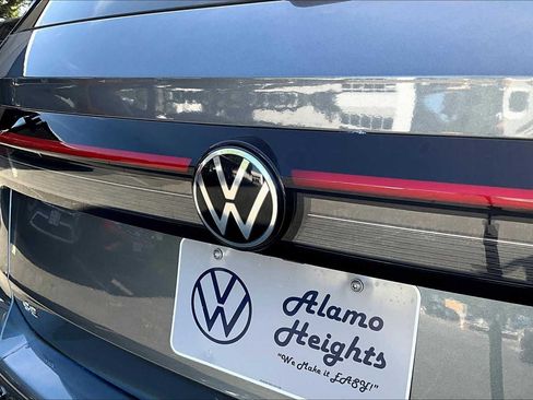 New 2025 Volkswagen Taos SE FWD image 15
