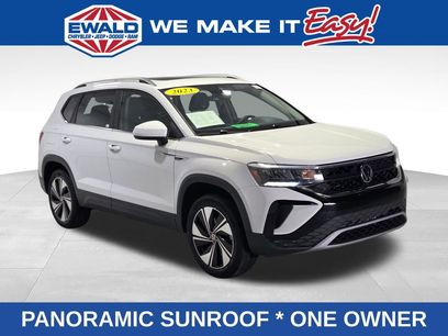 Used 2023 Volkswagen Taos SE w/ Panoramic Sunroof Package