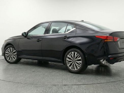 Used 2025 Nissan Altima 2.5 SV image 6