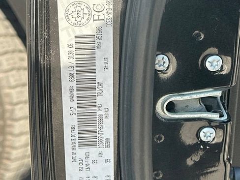 Used 2017 RAM 1500 Laramie AWD/4WD image 32