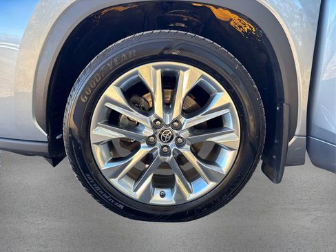 Used 2021 Toyota Highlander Limited image 12