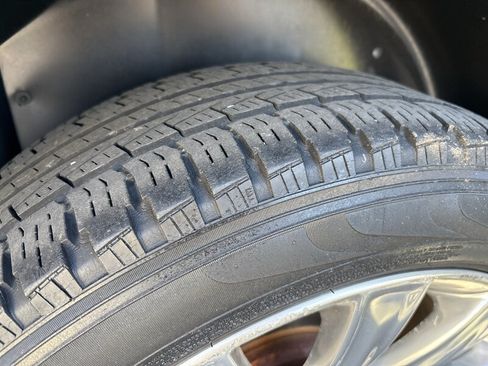 Used 2013 Lincoln MKX AWD image 25