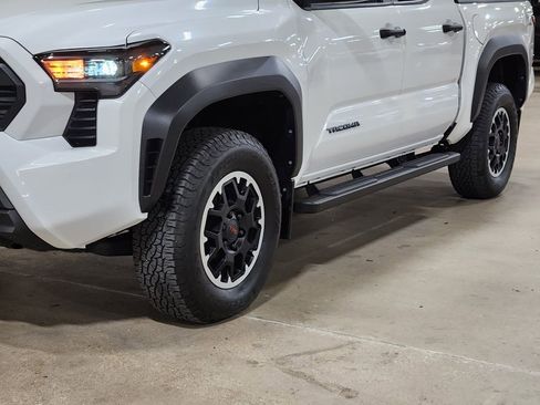 Used 2024 Toyota Tacoma TRD Off-Road image 18
