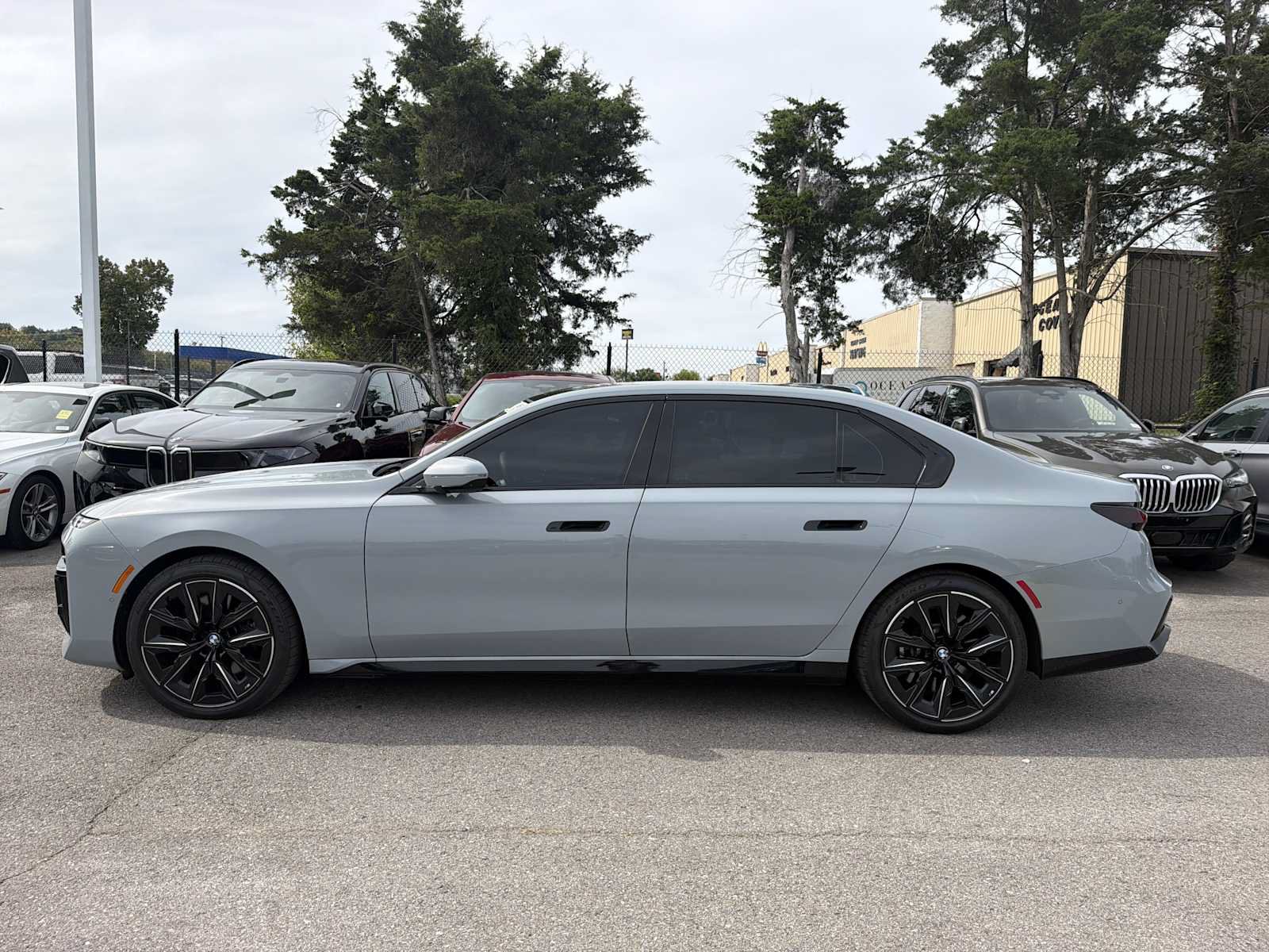 Used 2023 BMW 760i xDrive AWD/4WD image 5