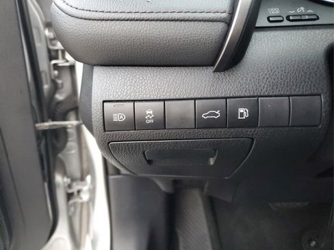 Used 2018 Toyota Camry XLE image 28