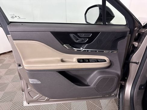 Used 2021 Lincoln Corsair FWD w/ Premium Package image 17