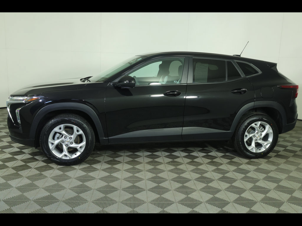 Used 2024 Chevrolet Trax LS w/ LS Convenience Package FWD image 10