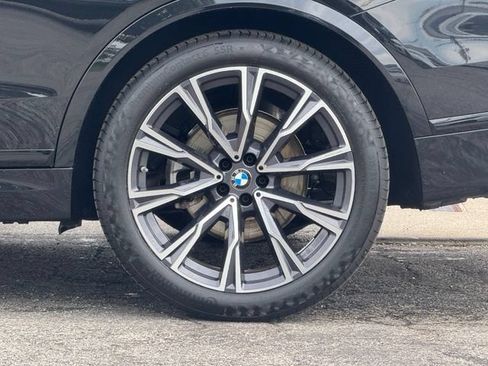 Used 2022 BMW X7 xDrive40i w/ M Sport Package AWD/4WD image 3