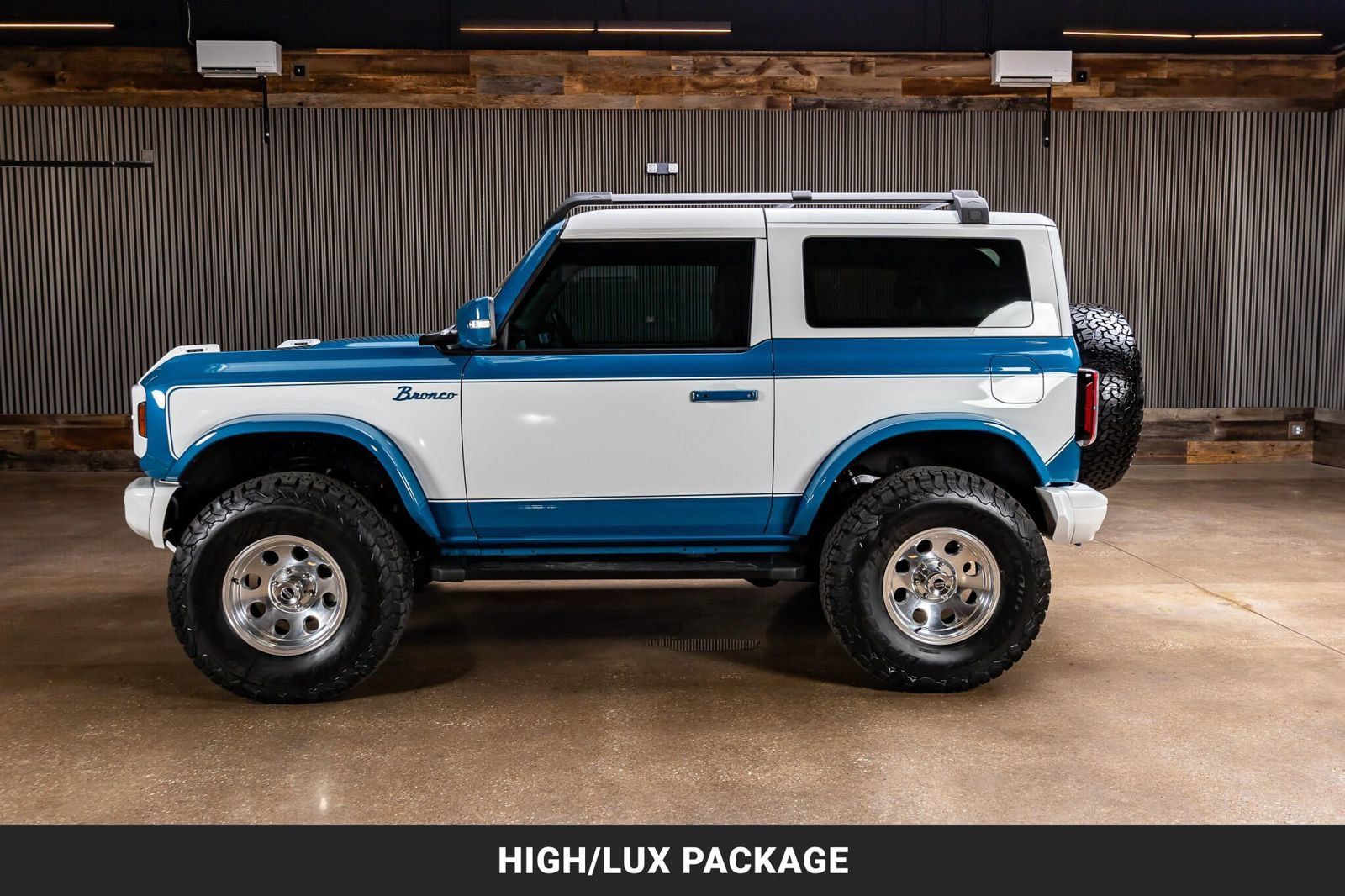 Used 2024 Ford Bronco Heritage Edition AWD/4WD image 6