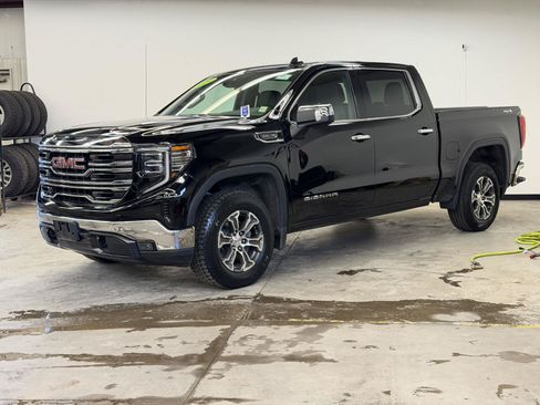 Used 2025 GMC Sierra 1500 SLT AWD/4WD image 5
