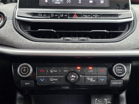 Used 2022 Jeep Compass Latitude w/ Convenience Group image 16