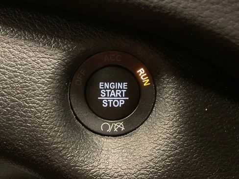 Used 2022 Jeep Cherokee Limited image 21