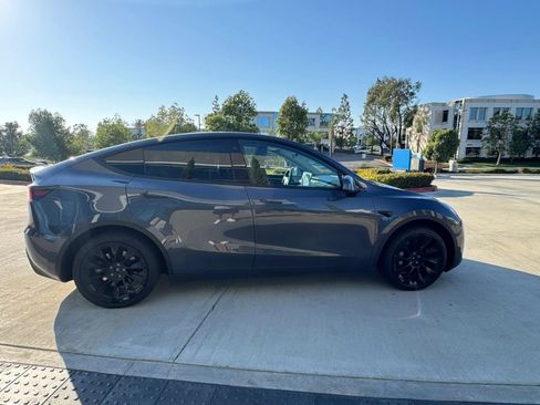 Used 2024 Tesla Model Y 2WD image 7