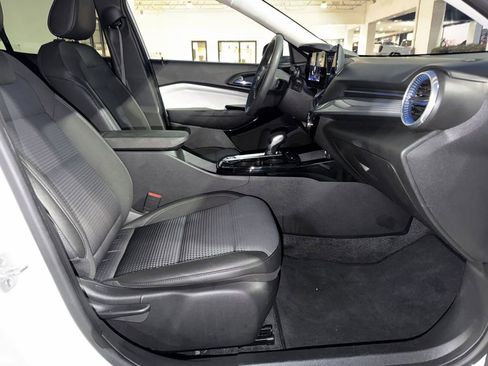 Used 2024 Chevrolet Trax LT image 31