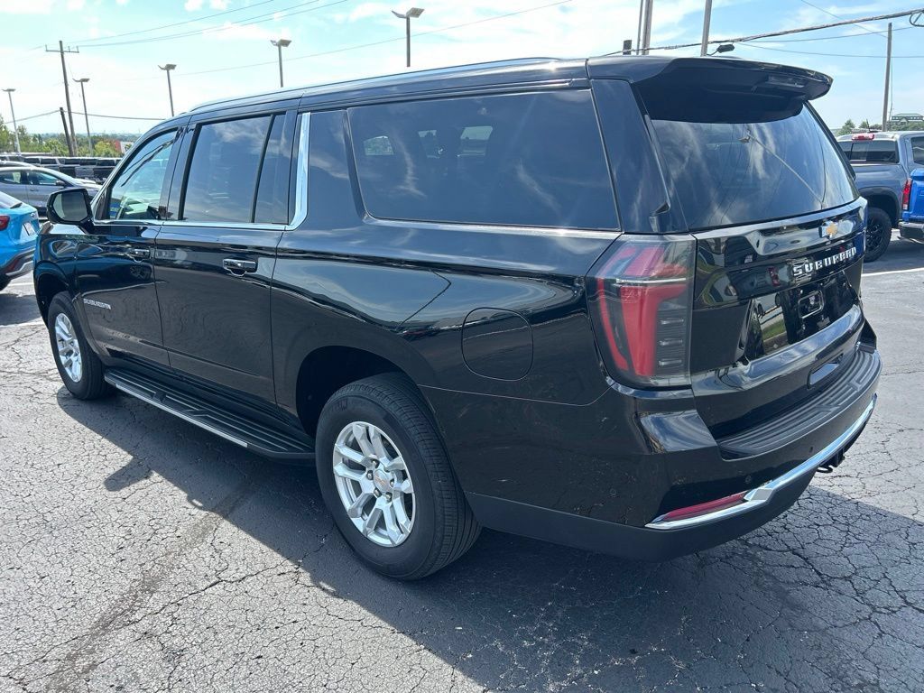 Used 2025 Chevrolet Suburban LT AWD/4WD image 7