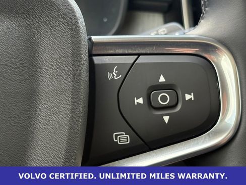 Certified 2025 Volvo XC40 B5 Plus AWD/4WD image 17