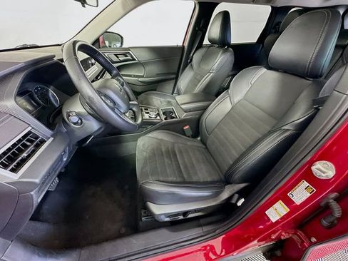 Used 2024 Mitsubishi Outlander SE image 12