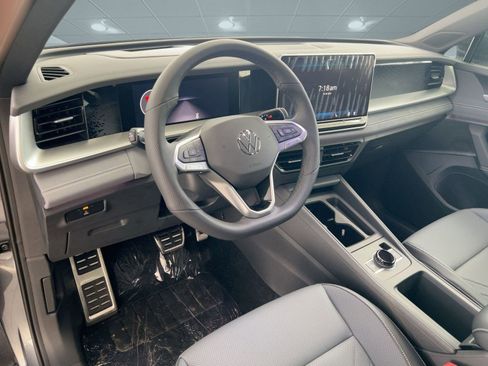 New 2026 Volkswagen Tiguan SE R-Line AWD/4WD image 4