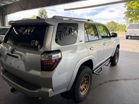 Used 2016 Toyota 4Runner SR5 AWD/4WD image 5