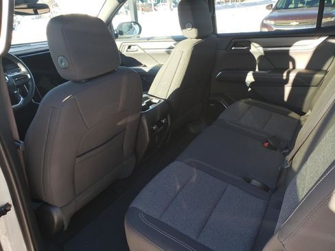 Used 2025 GMC Acadia Elevation image 10