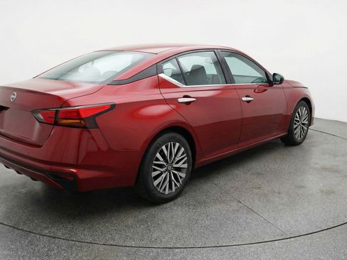 Used 2025 Nissan Altima 2.5 SV image 9