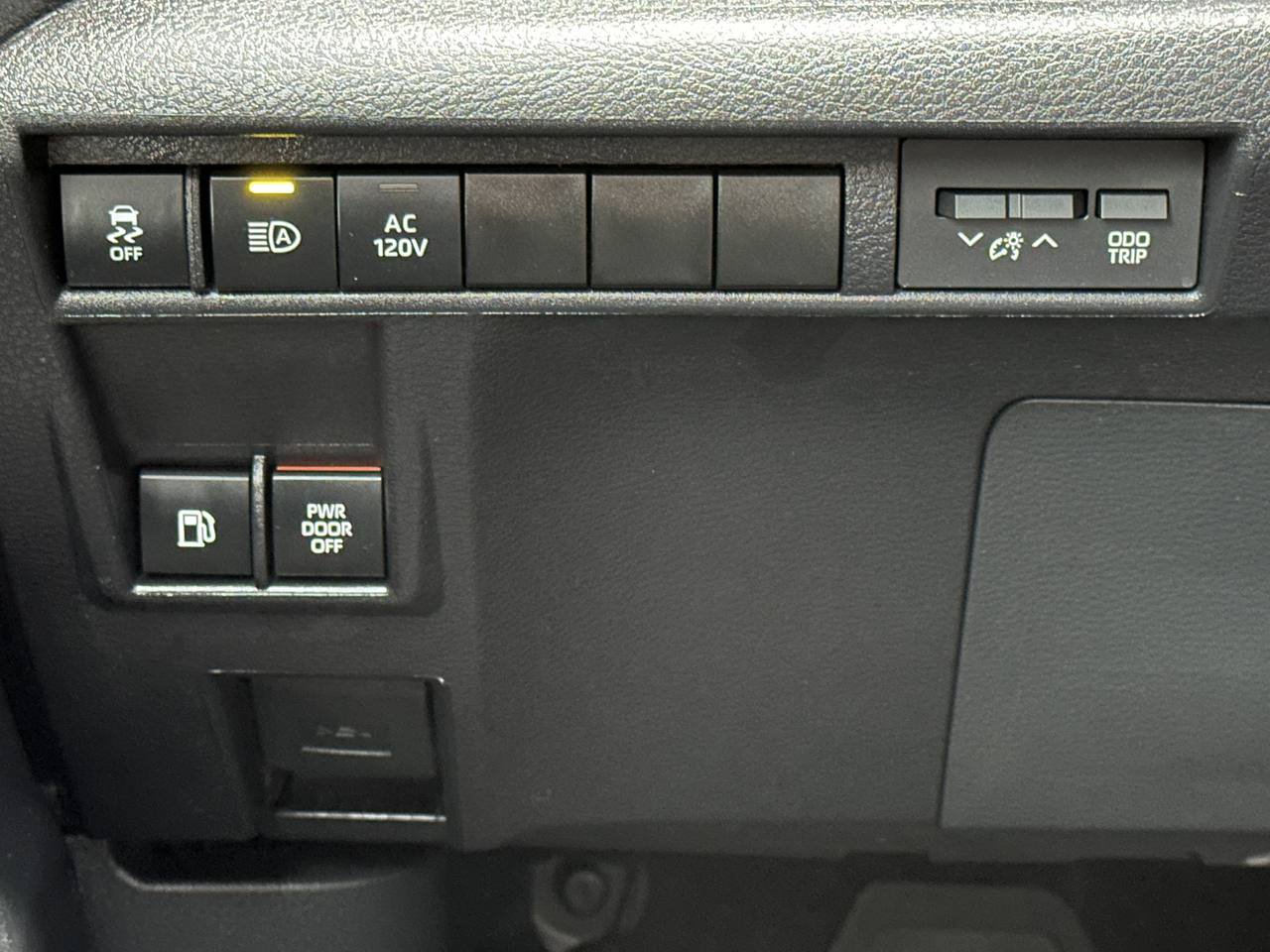 Used 2026 Toyota Sienna XSE AWD/4WD image 45