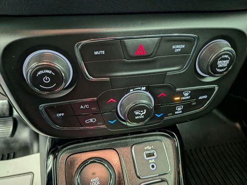 Used 2019 Jeep Compass Limited image 26