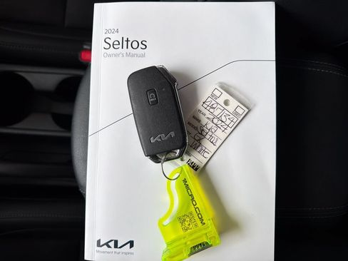 Used 2024 Kia Seltos EX FWD image 36