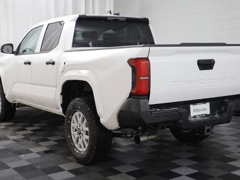 Used 2025 Toyota Tacoma SR image 15