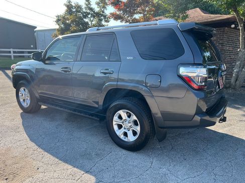 Used 2016 Toyota 4Runner SR5 AWD/4WD image 2
