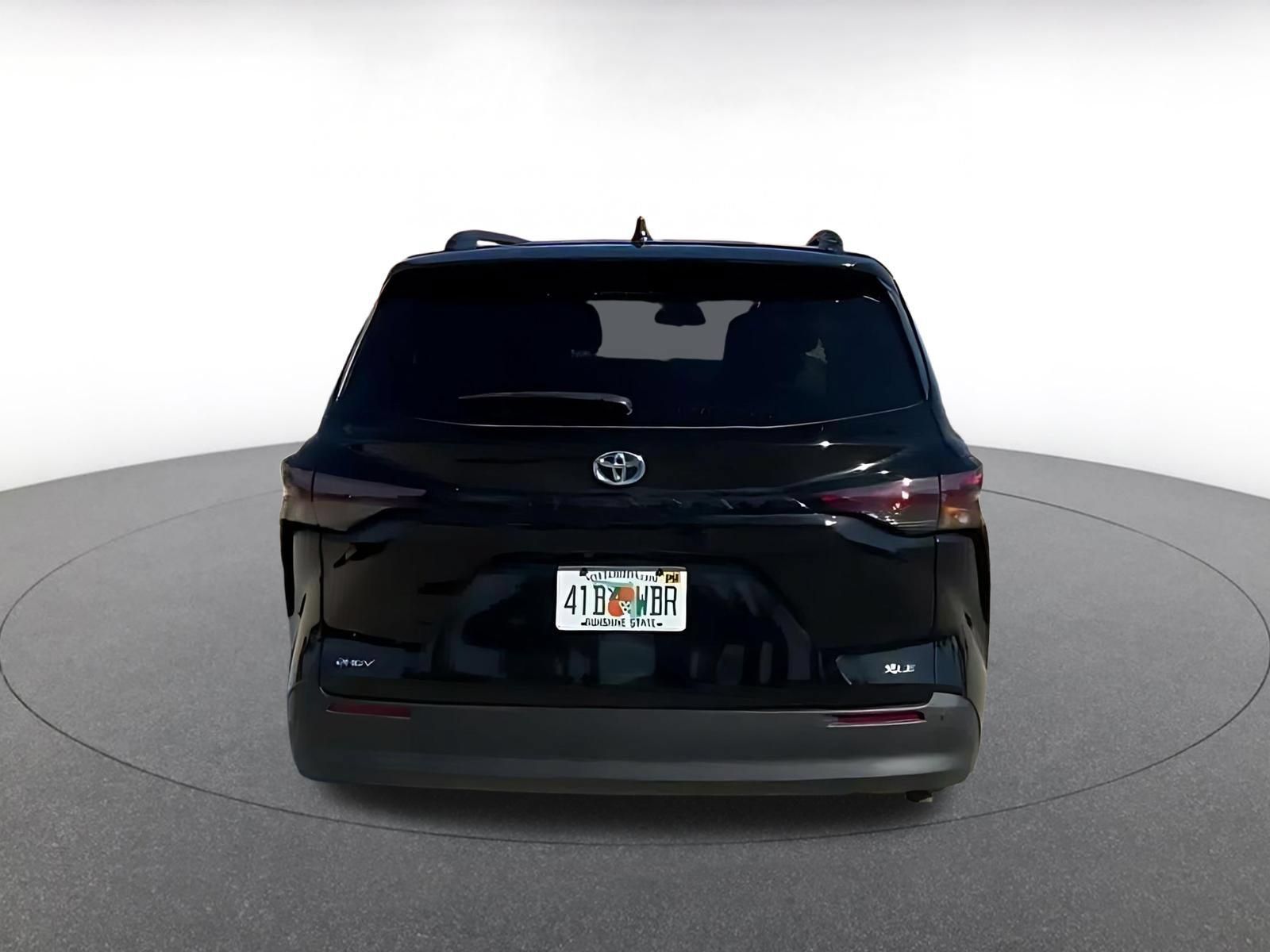 Used 2025 Toyota Sienna XLE FWD image 10