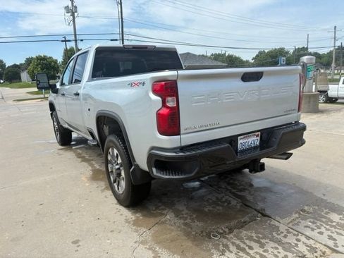 Used 2022 Chevrolet Silverado 2500 Custom w/ Custom Value Package AWD/4WD image 13