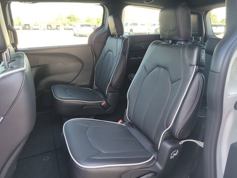 New 2026 Chrysler Pacifica Limited w/ S Appearance Package image 16