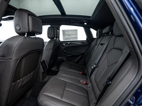 Certified 2025 Porsche Macan image 21