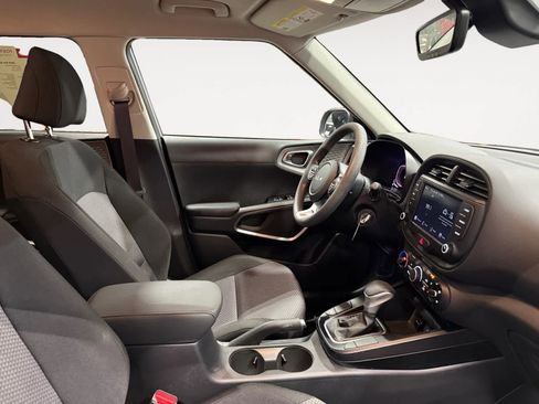 Used 2025 Kia Soul LX w/ LX Technology Package image 16