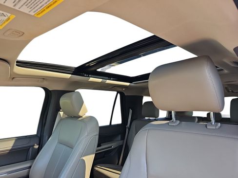 Used 2019 Ford Expedition XLT w/ Equipment Group 202A RWD image 26