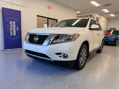 Used 2015 Nissan Pathfinder SL w/ SL Premium Package image 3