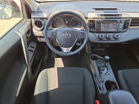 Used 2018 Toyota RAV4 LE FWD image 12