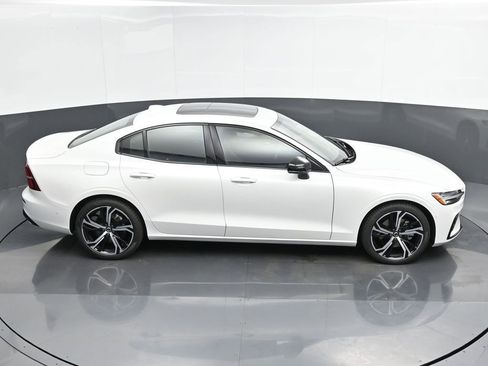 New 2025 Volvo S60 B5 Plus w/ Climate Package image 34