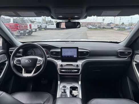 Used 2024 Ford Explorer XLT w/ Equipment Group 202A AWD/4WD image 34