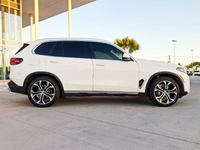 Used 2024 BMW X5 xDrive40i w/ Premium Package AWD/4WD image 8