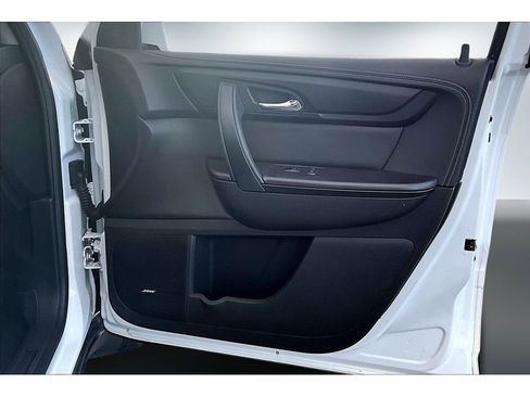 Used 2017 Chevrolet Traverse LT image 28