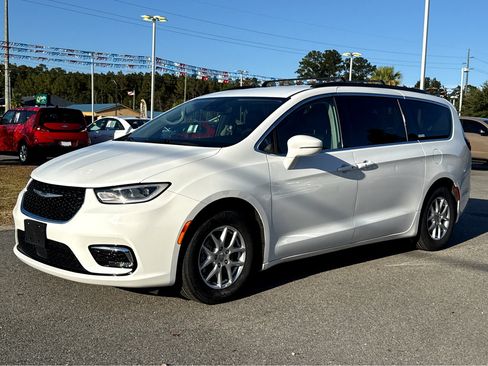 Used 2022 Chrysler Pacifica Touring-L image 3