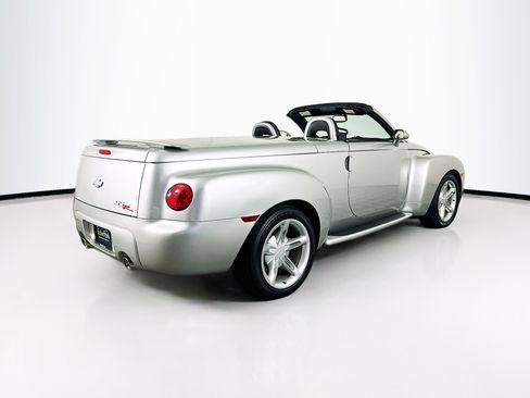 Used 2004 Chevrolet SSR w/ Preferred Equipment Group RWD image 9