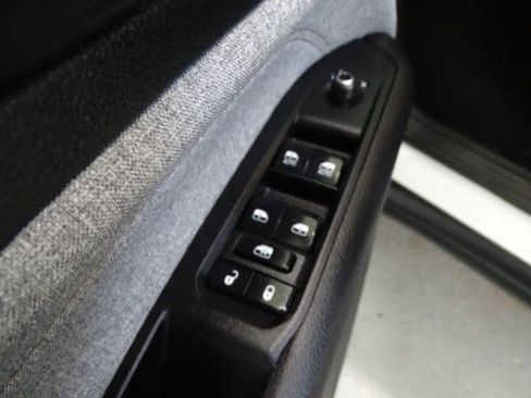 Used 2023 Jeep Compass Latitude AWD/4WD image 10