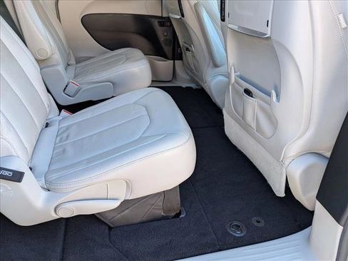 Used 2018 Chrysler Pacifica Touring-L Plus w/ Advanced Safetytec Group image 17